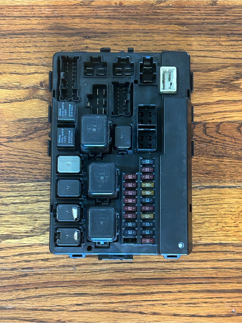 284B7AL500 Nissan Infiniti Intelligent Power Distribution Module (IPDM) / Engine - Picture 4 of 10